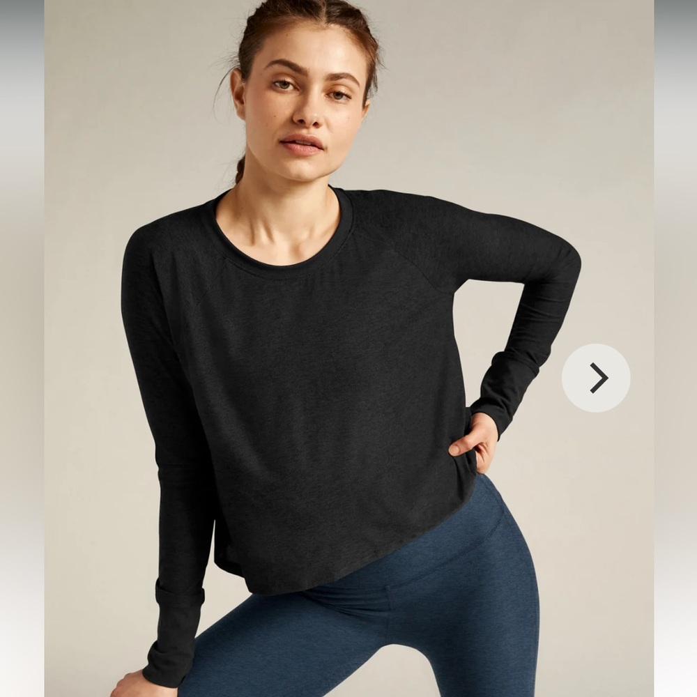 Beyond yoga featherweight dreamer pullover in darkest night color size small